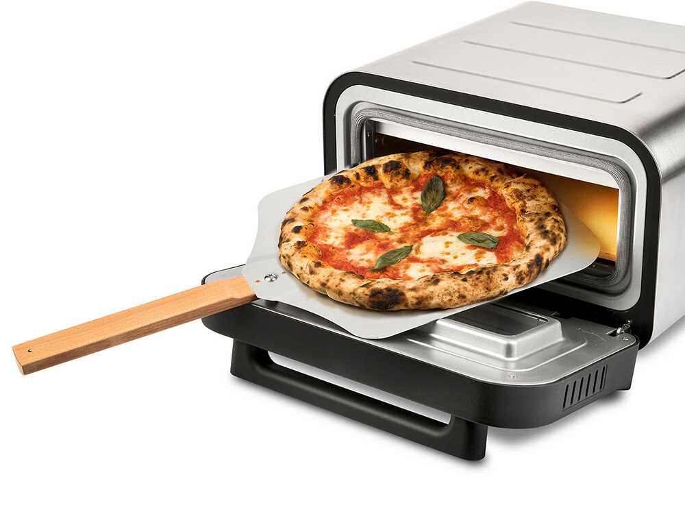 Le G3 Ferrari Pizza Pro 2 Minuti vu de trois quarts, pizza sur la pelle